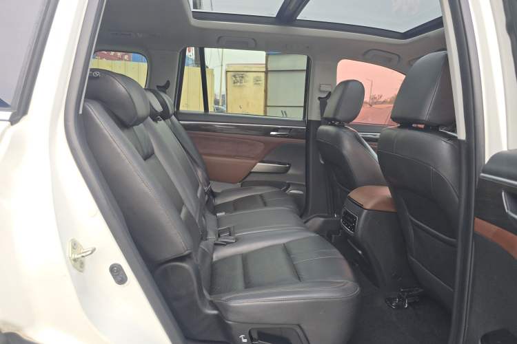 Used GAC Trumpchi GS8 2017 320T Two-Wheel Drive Luxury Smart Connectivity Version (7 Seats) Interior 6
