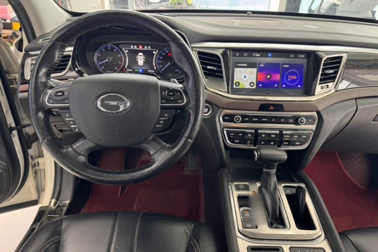 Used GAC Trumpchi GS8 2017 320T Two-Wheel Drive Luxury Smart Connectivity Version (7 Seats) Interior 6