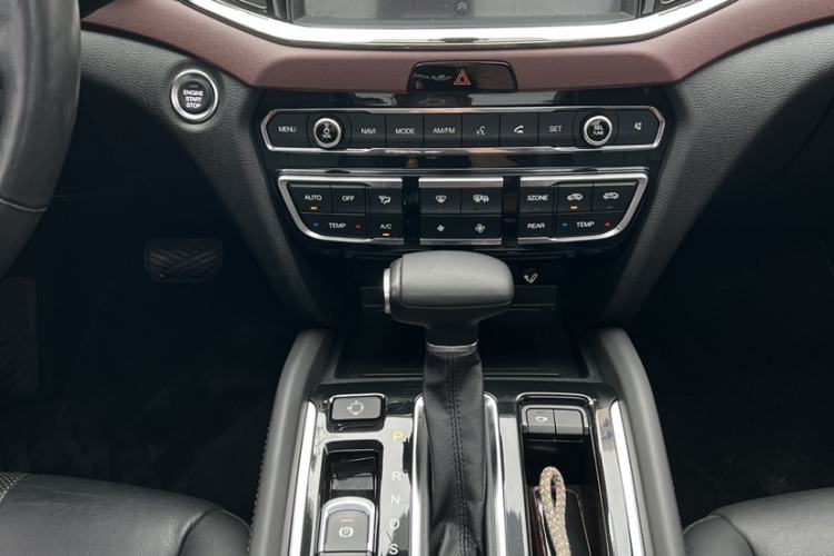 Used GAC Trumpchi GS8 2017 320T Two-Wheel Drive Luxury Smart Connectivity Version (7 Seats) Interior 6