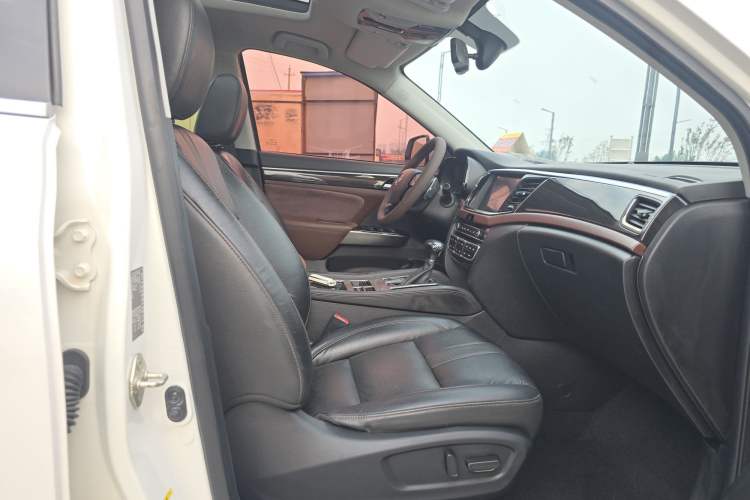 Used GAC Trumpchi GS8 2017 320T Two-Wheel Drive Luxury Smart Connectivity Version (7 Seats) Interior 7