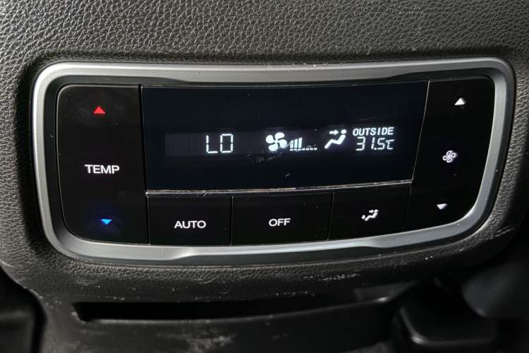 Used GAC Trumpchi GS8 2017 320T Two-Wheel Drive Luxury Edition (7 Seats) Interior 7