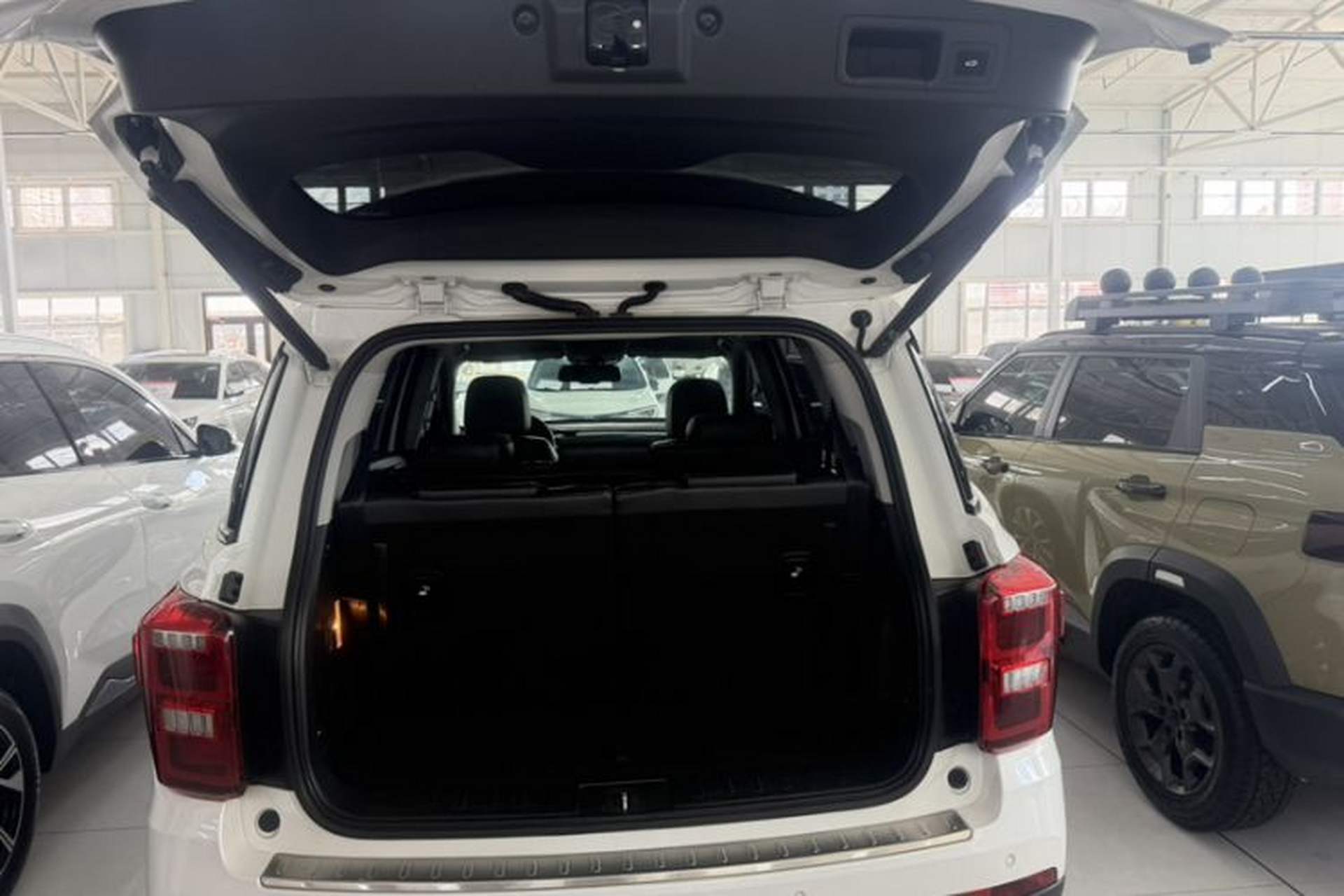 Used GAC Trumpchi GS8 2017 320T Four-Wheel Drive Luxury Smart Connectivity Version (7 Seats) Interior 7