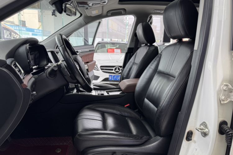 Used GAC Trumpchi GS8 2017 320T Two-Wheel Drive Luxury Smart Connectivity Version (7 Seats) Interior 8