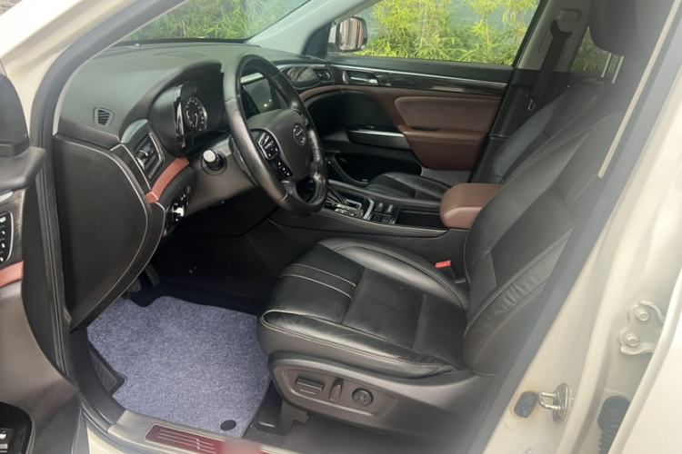 Used GAC Trumpchi GS8 2017 320T Two-Wheel Drive Luxury Smart Connectivity Version (7 Seats) Interior 8