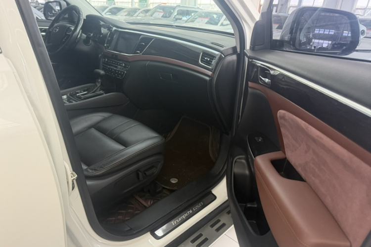Used GAC Trumpchi GS8 2017 320T Four-Wheel Drive Luxury Smart Connectivity Version (7 Seats) Interior 8