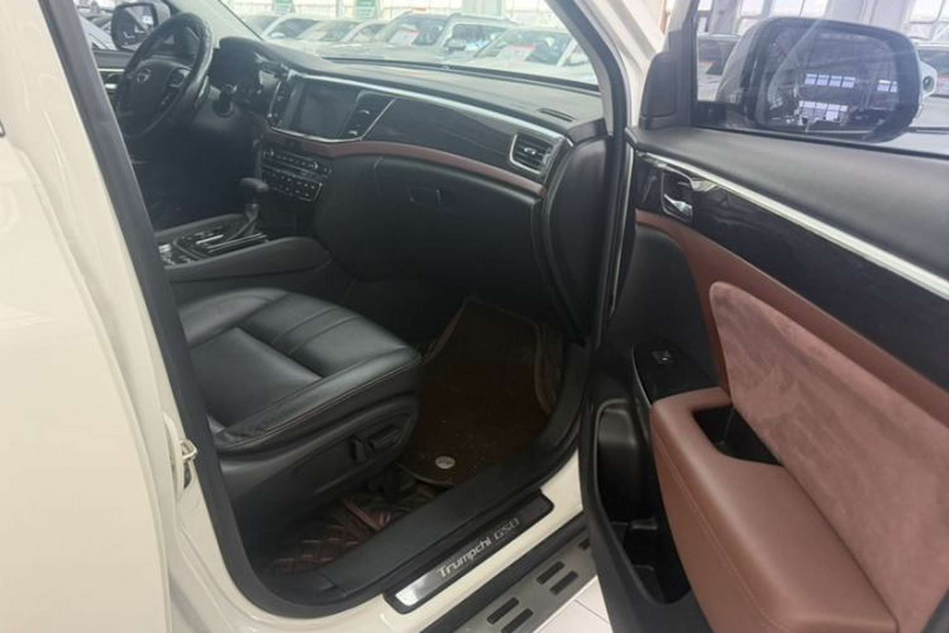 Used GAC Trumpchi GS8 2017 320T Four-Wheel Drive Luxury Smart Connectivity Version (7 Seats) Interior 8