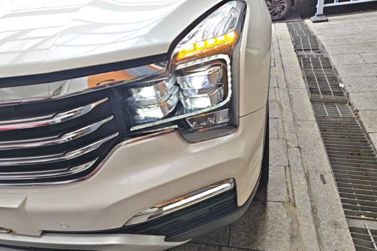 Used GAC Trumpchi GS8 2017 320T Two-Wheel Drive Luxury Smart Connectivity Version (7 Seats) Left Front Headlight