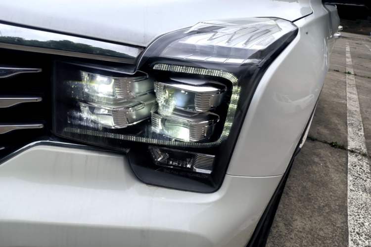 Used GAC Trumpchi GS8 2017 320T Two-Wheel Drive Luxury Smart Connectivity Version (7 Seats) Left Front Headlight