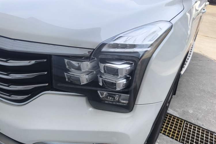 Used GAC Trumpchi GS8 2017 320T Two-Wheel Drive Luxury Smart Connectivity Version (7 Seats) Left Front Headlight