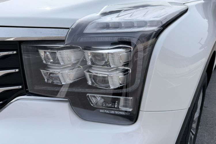 Used GAC Trumpchi GS8 2017 320T Two-Wheel Drive Luxury Smart Connectivity Version (7 Seats) Left Front Headlight