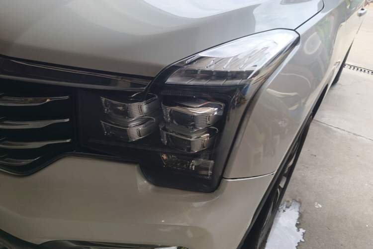 Used GAC Trumpchi GS8 2017 320T Two-Wheel Drive Luxury Smart Connectivity Version (7 Seats) Left Front Headlight