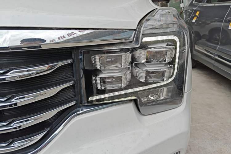 Used GAC Trumpchi GS8 2017 320T Two-Wheel Drive Luxury Smart Connectivity Version (7 Seats) Left Front Headlight