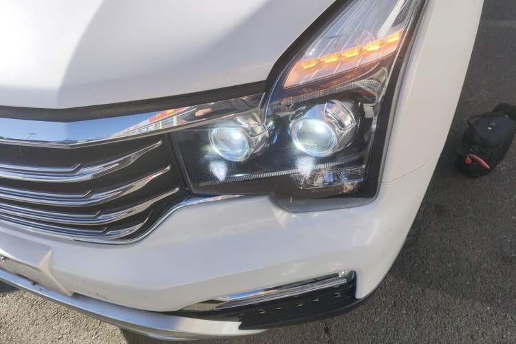 Used GAC Trumpchi GS8 2017 320T Two-Wheel Drive Luxury Smart Connectivity Version (7 Seats) Left Front Headlight