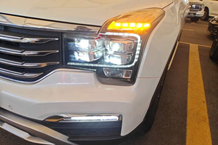 Used GAC Trumpchi GS8 2017 320T Two-Wheel Drive Luxury Smart Connectivity Version (7 Seats) Left Front Headlight