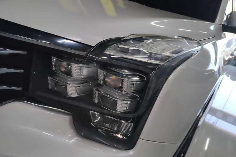 Used GAC Trumpchi GS8 2017 320T Four-Wheel Drive Luxury Smart Connectivity Version (7 Seats) Left Front Headlight