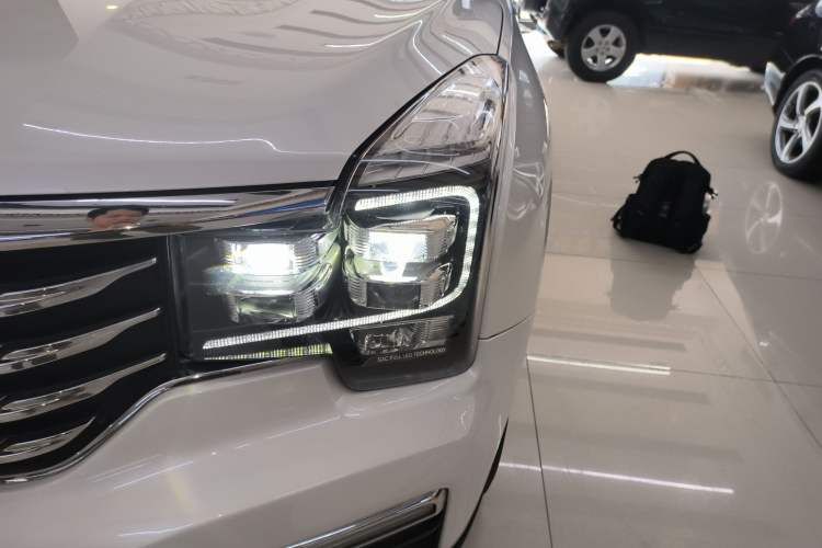 Used GAC Trumpchi GS8 2017 320T Two-Wheel Drive Luxury Smart Connectivity Version (7 Seats) Left Front Headlight