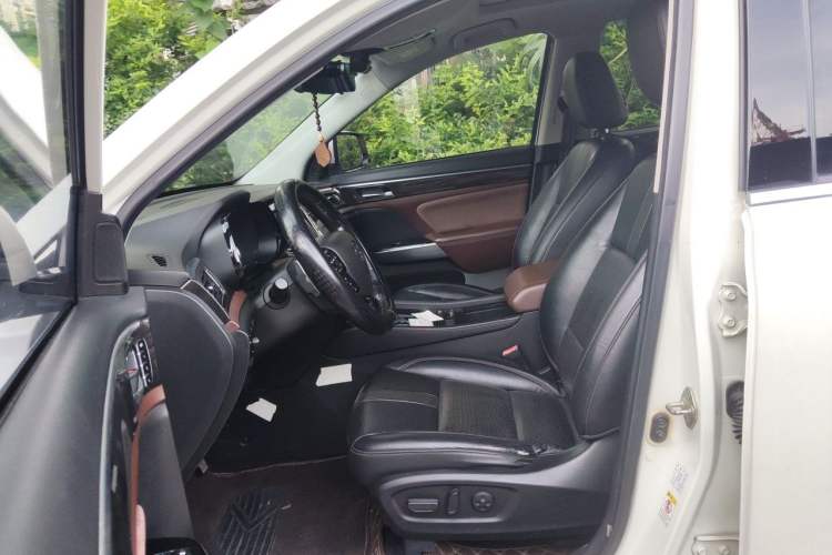 Used GAC Trumpchi GS8 2017 320T Two-Wheel Drive Luxury Smart Connectivity Version (7 Seats) Left Front Seat