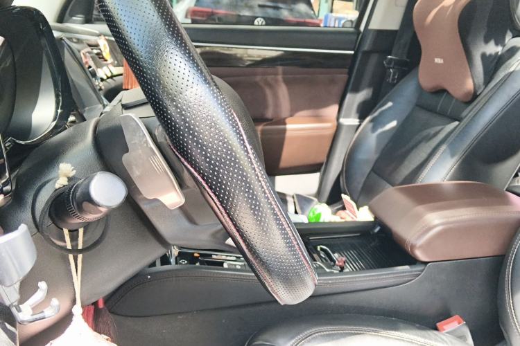 Used GAC Trumpchi GS8 2017 320T Two-Wheel Drive Luxury Smart Connectivity Version (7 Seats) Left Front Seat