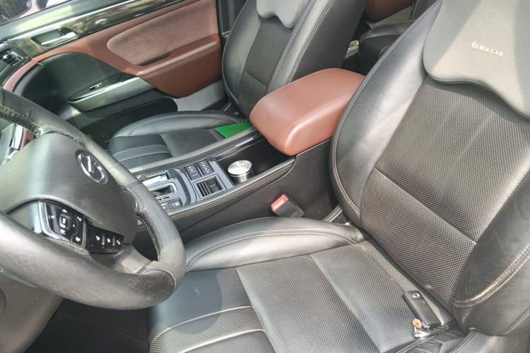 Used GAC Trumpchi GS8 2017 320T Two-Wheel Drive Luxury Smart Connectivity Version (7 Seats) Left Front Seat