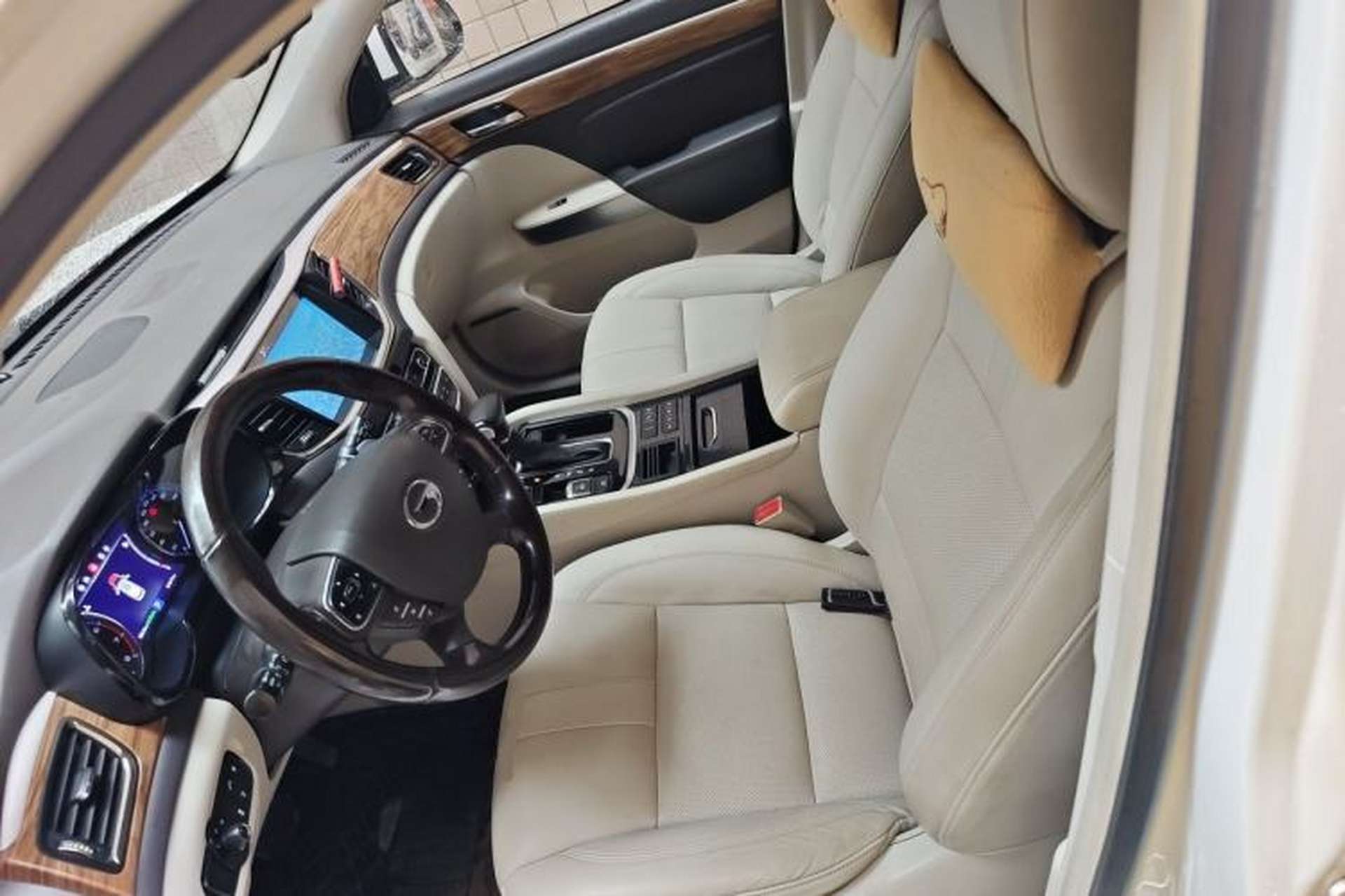Used GAC Trumpchi GS8 2017 320T Two-Wheel Drive Luxury Smart Connectivity Version (7 Seats) Left Front Seat