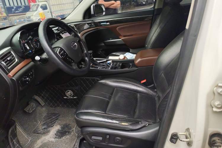 Used GAC Trumpchi GS8 2017 320T Two-Wheel Drive Luxury Smart Connectivity Version (7 Seats) Left Front Seat
