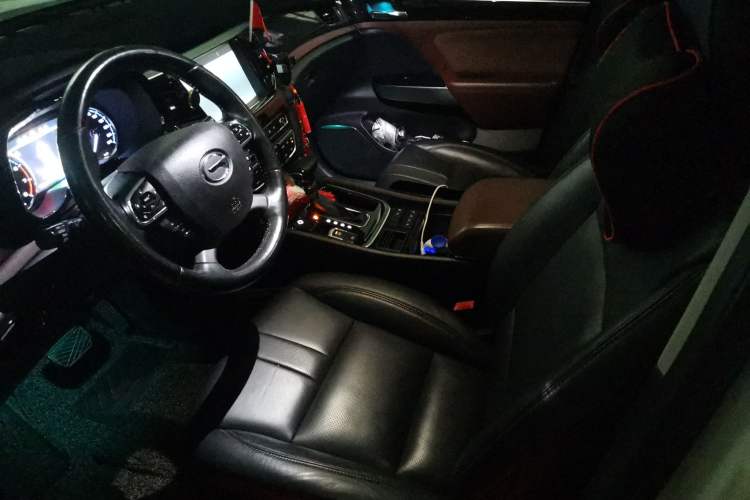 Used GAC Trumpchi GS8 2017 320T Two-Wheel Drive Luxury Smart Connectivity Version (7 Seats) Left Front Seat