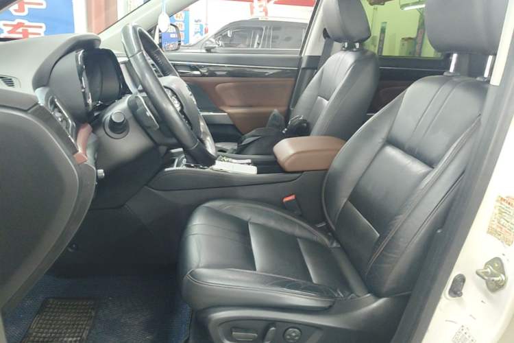 Used GAC Trumpchi GS8 2017 320T Two-Wheel Drive Luxury Smart Connectivity Version (7 Seats) Left Front Seat