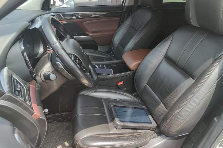 Used GAC Trumpchi GS8 2017 320T Two-Wheel Drive Luxury Smart Connectivity Version (7 Seats) Left Front Seat