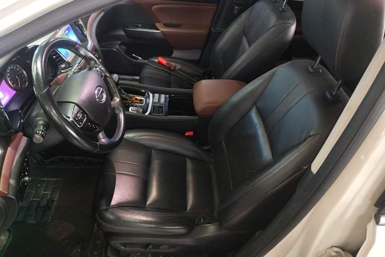 Used GAC Trumpchi GS8 2017 320T Two-Wheel Drive Luxury Smart Connectivity Version (7 Seats) Left Front Seat
