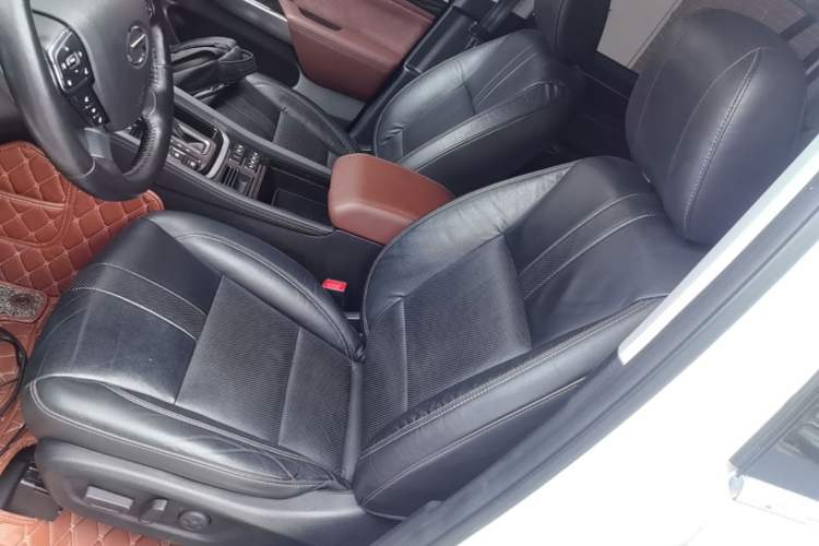 Used GAC Trumpchi GS8 2017 320T Two-Wheel Drive Luxury Smart Connectivity Version (7 Seats) Left Front Seat