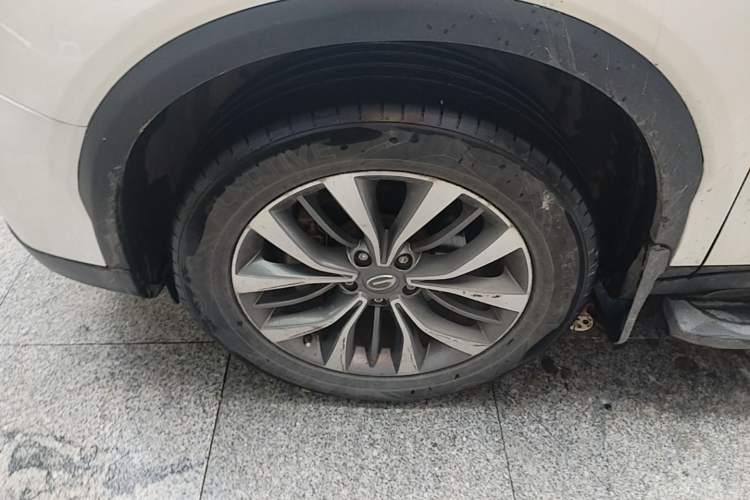Used GAC Trumpchi GS8 2017 320T Two-Wheel Drive Luxury Smart Connectivity Version (7 Seats) Left Front Wheel Hub