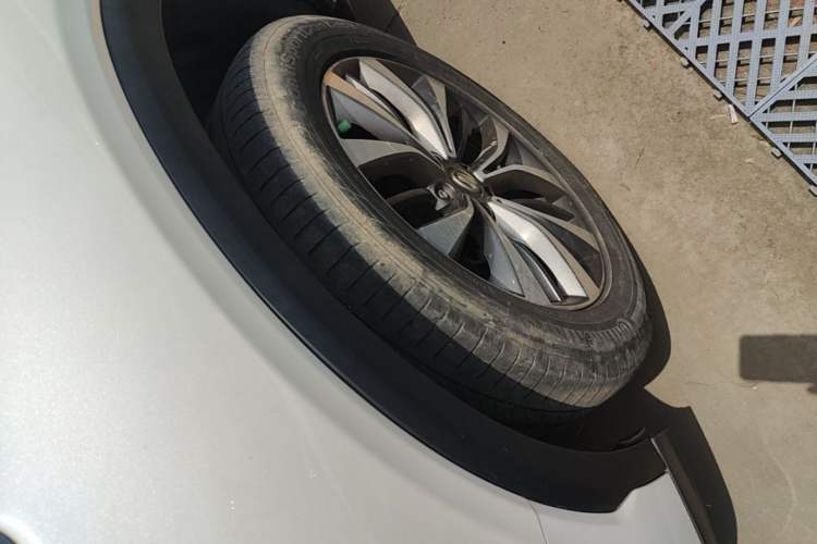 Used GAC Trumpchi GS8 2017 320T Two-Wheel Drive Luxury Smart Connectivity Version (7 Seats) Left Front Wheel Hub