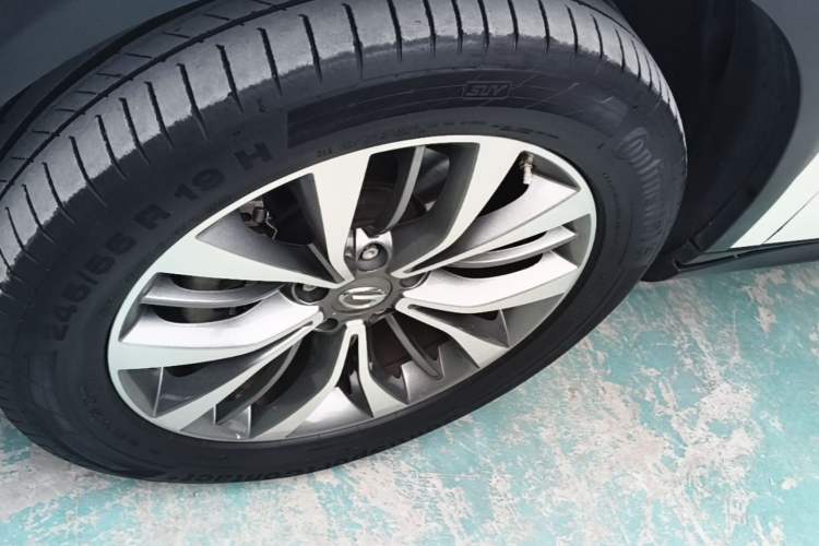 Used GAC Trumpchi GS8 2017 320T Two-Wheel Drive Luxury Smart Connectivity Version (7 Seats) Left Front Wheel Hub