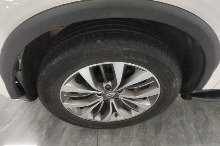 Used GAC Trumpchi GS8 2017 320T Two-Wheel Drive Luxury Smart Connectivity Version (7 Seats) Left Front Wheel Hub