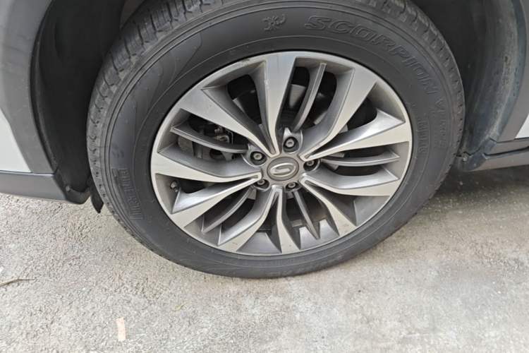 Used GAC Trumpchi GS8 2017 320T Two-Wheel Drive Luxury Smart Connectivity Version (7 Seats) Left Front Wheel Hub
