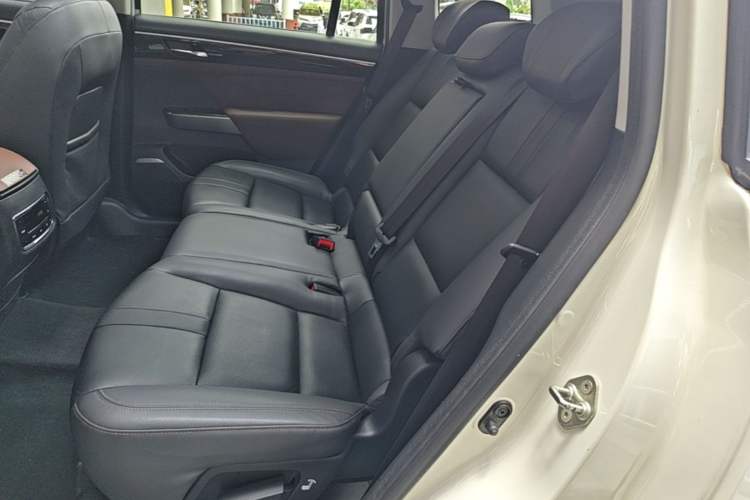 Used GAC Trumpchi GS8 2017 320T Two-Wheel Drive Luxury Smart Connectivity Version (7 Seats) Left Rear Seat