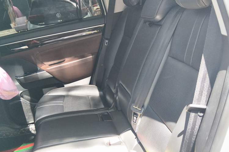 Used GAC Trumpchi GS8 2017 320T Two-Wheel Drive Luxury Smart Connectivity Version (7 Seats) Left Rear Seat