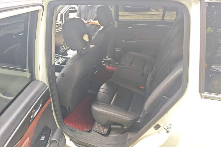 Used GAC Trumpchi GS8 2017 320T Four-Wheel Drive Luxury Smart Connectivity Version (7 Seats) Left Rear Seat