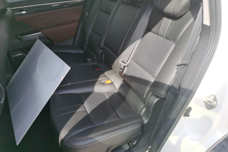 Used GAC Trumpchi GS8 2017 320T Two-Wheel Drive Luxury Smart Connectivity Version (7 Seats) Left Rear Seat