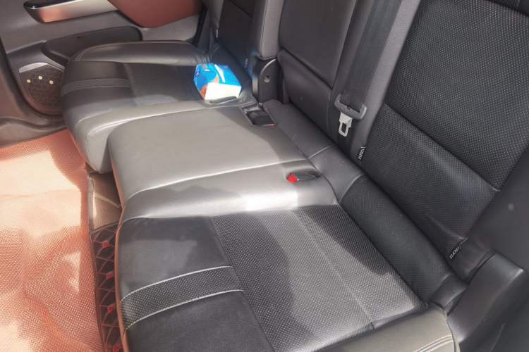 Used GAC Trumpchi GS8 2017 320T Two-Wheel Drive Luxury Smart Connectivity Version (7 Seats) Left Rear Seat