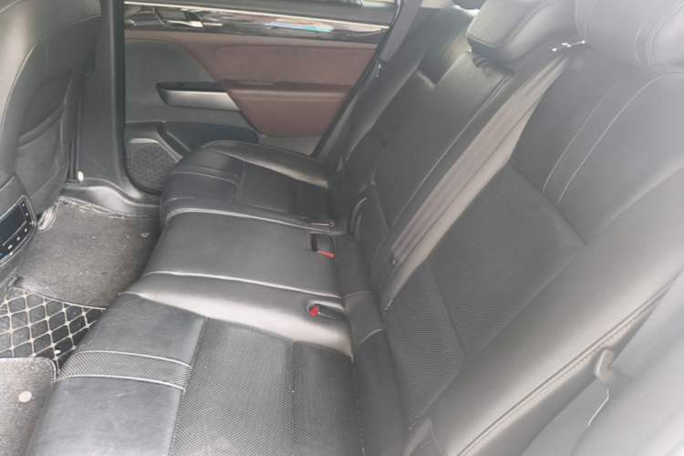 Used GAC Trumpchi GS8 2017 320T Two-Wheel Drive Luxury Smart Connectivity Version (7 Seats) Left Rear Seat