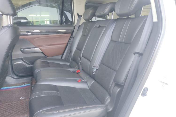 Used GAC Trumpchi GS8 2017 320T Four-Wheel Drive Luxury Smart Connectivity Version (7 Seats) Left Rear Seat