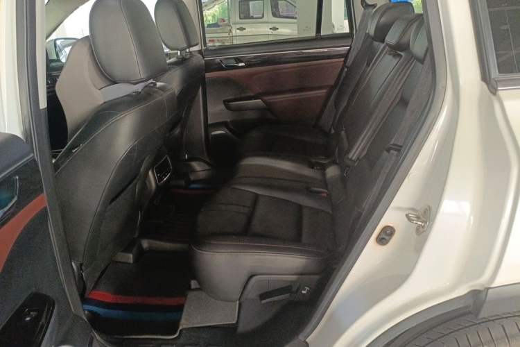 Used GAC Trumpchi GS8 2017 320T Two-Wheel Drive Luxury Smart Connectivity Version (7 Seats) Left Rear Seat