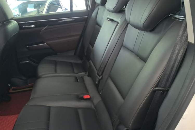 Used GAC Trumpchi GS8 2017 320T Two-Wheel Drive Luxury Smart Connectivity Version (7 Seats) Left Rear Seat