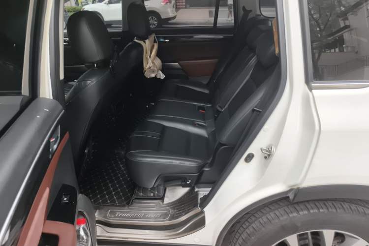 Used GAC Trumpchi GS8 2017 320T Two-Wheel Drive Luxury Smart Connectivity Version (7 Seats) Left Rear Seat