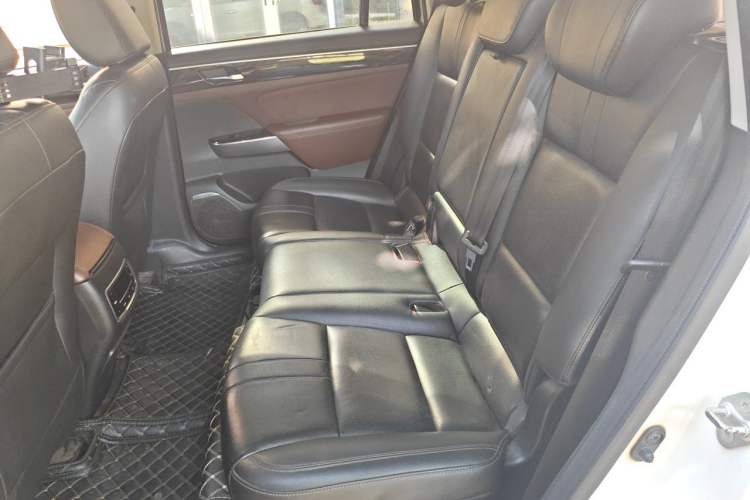 Used GAC Trumpchi GS8 2017 320T Two-Wheel Drive Luxury Smart Connectivity Version (7 Seats) Left Rear Seat