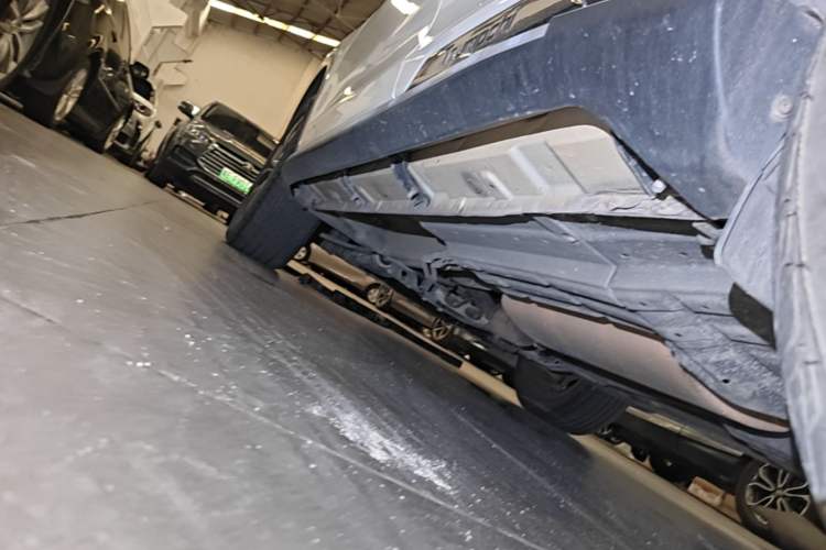 Used GAC Trumpchi GS8 2017 320T Two-Wheel Drive Luxury Smart Connectivity Version (7 Seats) Left Side Sill