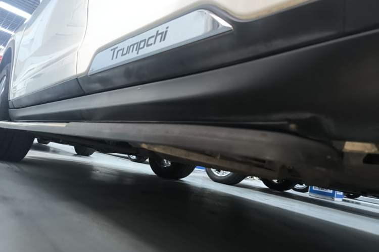 Used GAC Trumpchi GS8 2017 320T Two-Wheel Drive Luxury Smart Connectivity Version (7 Seats) Left Side Sill