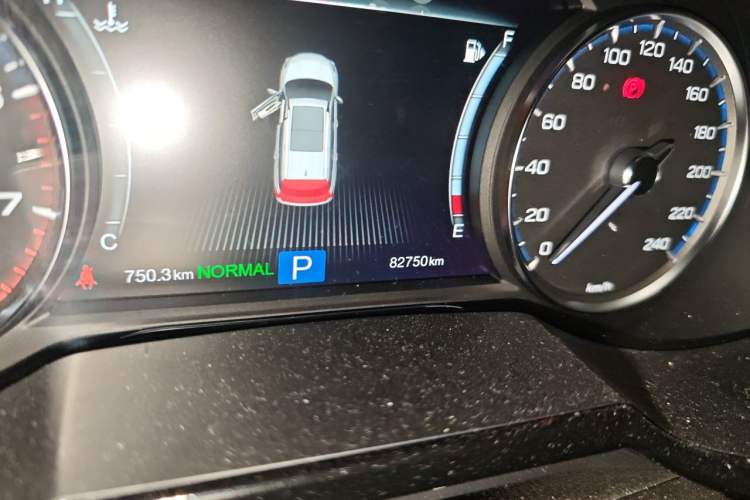 Used GAC Trumpchi GS8 2017 320T Two-Wheel Drive Luxury Smart Connectivity Version (7 Seats) Odometer Close Up