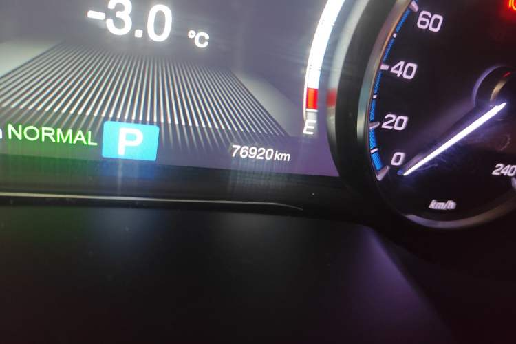 Used GAC Trumpchi GS8 2017 320T Two-Wheel Drive Luxury Smart Connectivity Version (7 Seats) Odometer Close Up